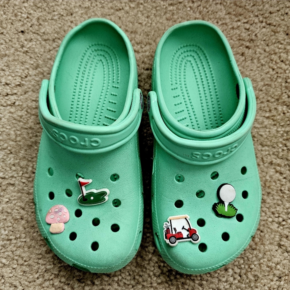 Crocs classic clogs mint green golf jibbitz youth size 5 womens size 7